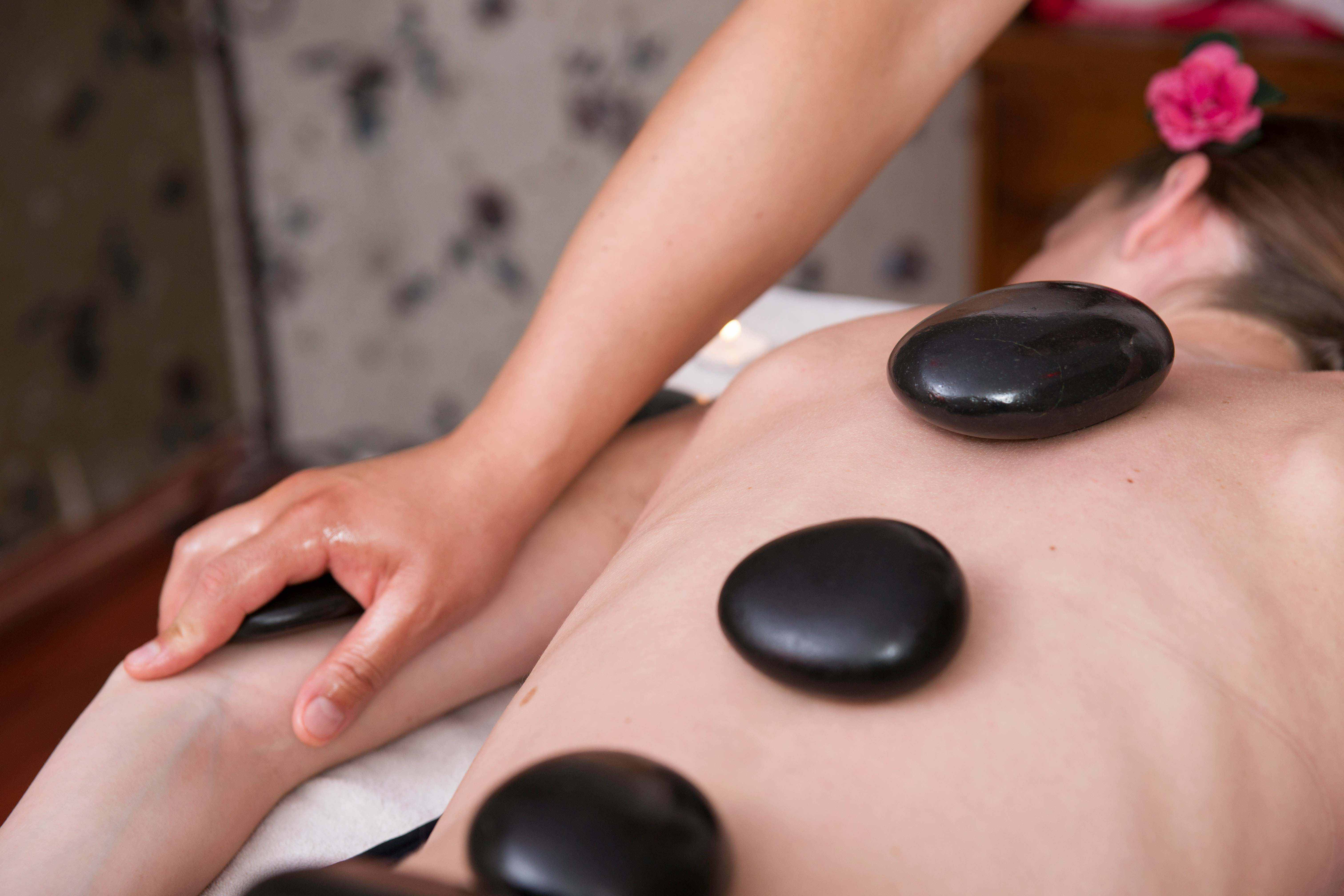 Hot Stone Rücken Massage